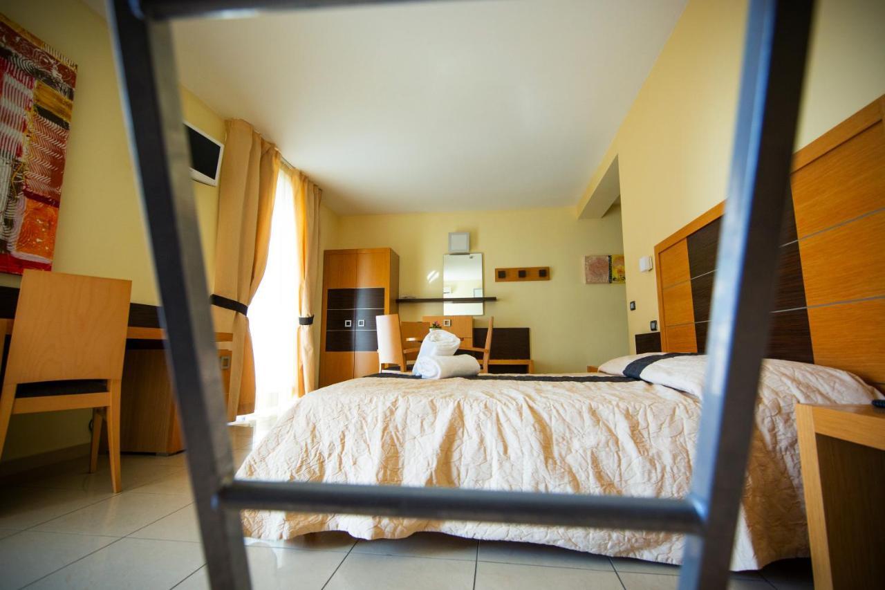 Ticho'S Greenblu Hotel Castellaneta Marina Exterior photo
