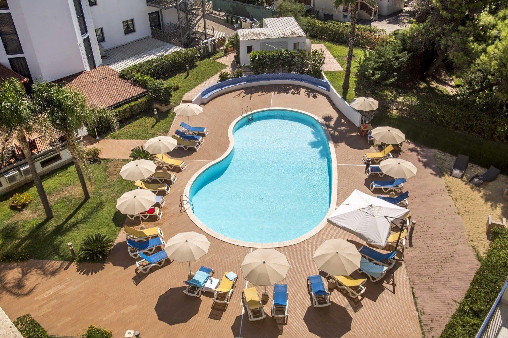 Ticho'S Greenblu Hotel Castellaneta Marina Exterior photo